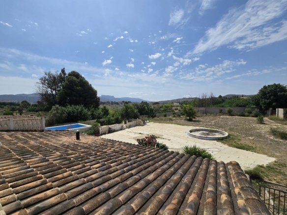6 Bedroom 3 Bathroom Detached Villa in Sax - Caza De Casa