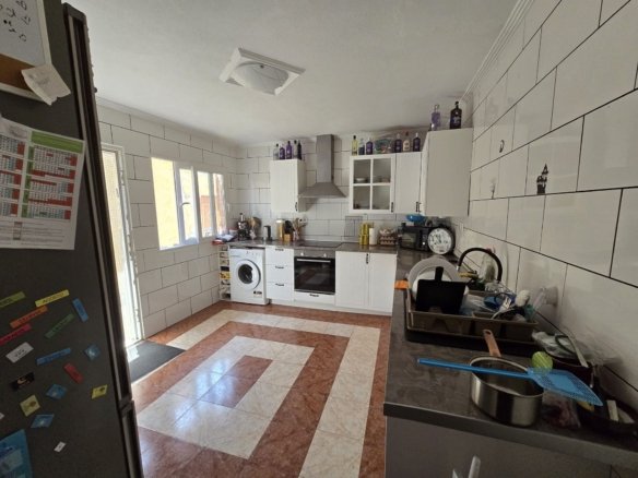 6 Bedroom 3 Bathroom Detached Villa in Sax - Caza De Casa