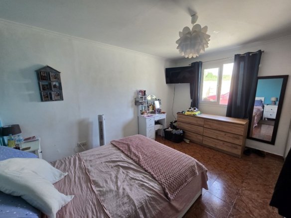 6 Bedroom 3 Bathroom Detached Villa in Sax - Caza De Casa