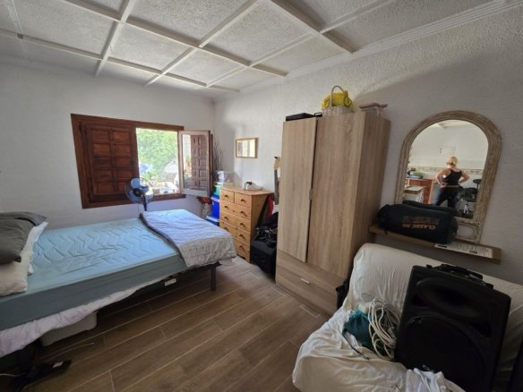 6 Bedroom 3 Bathroom Detached Villa in Sax - Caza De Casa