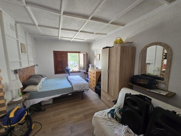 6 Bedroom 3 Bathroom Detached Villa in Sax - Caza De Casa