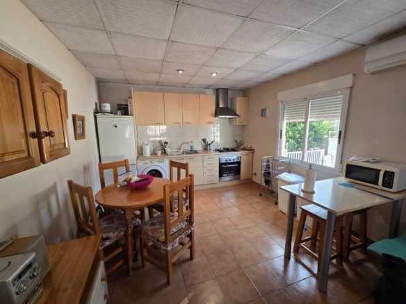 5 Bedroom 3 Bathroom Detached Villa in Sax - Caza De Casa