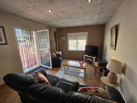 5 Bedroom 3 Bathroom Detached Villa in Sax - Caza De Casa