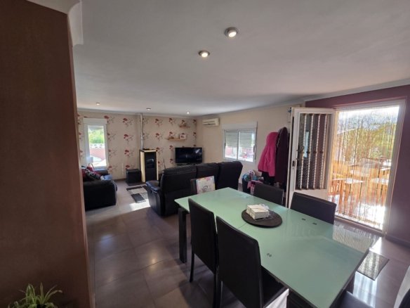 5 Bedroom 3 Bathroom Detached Villa in Sax - Caza De Casa