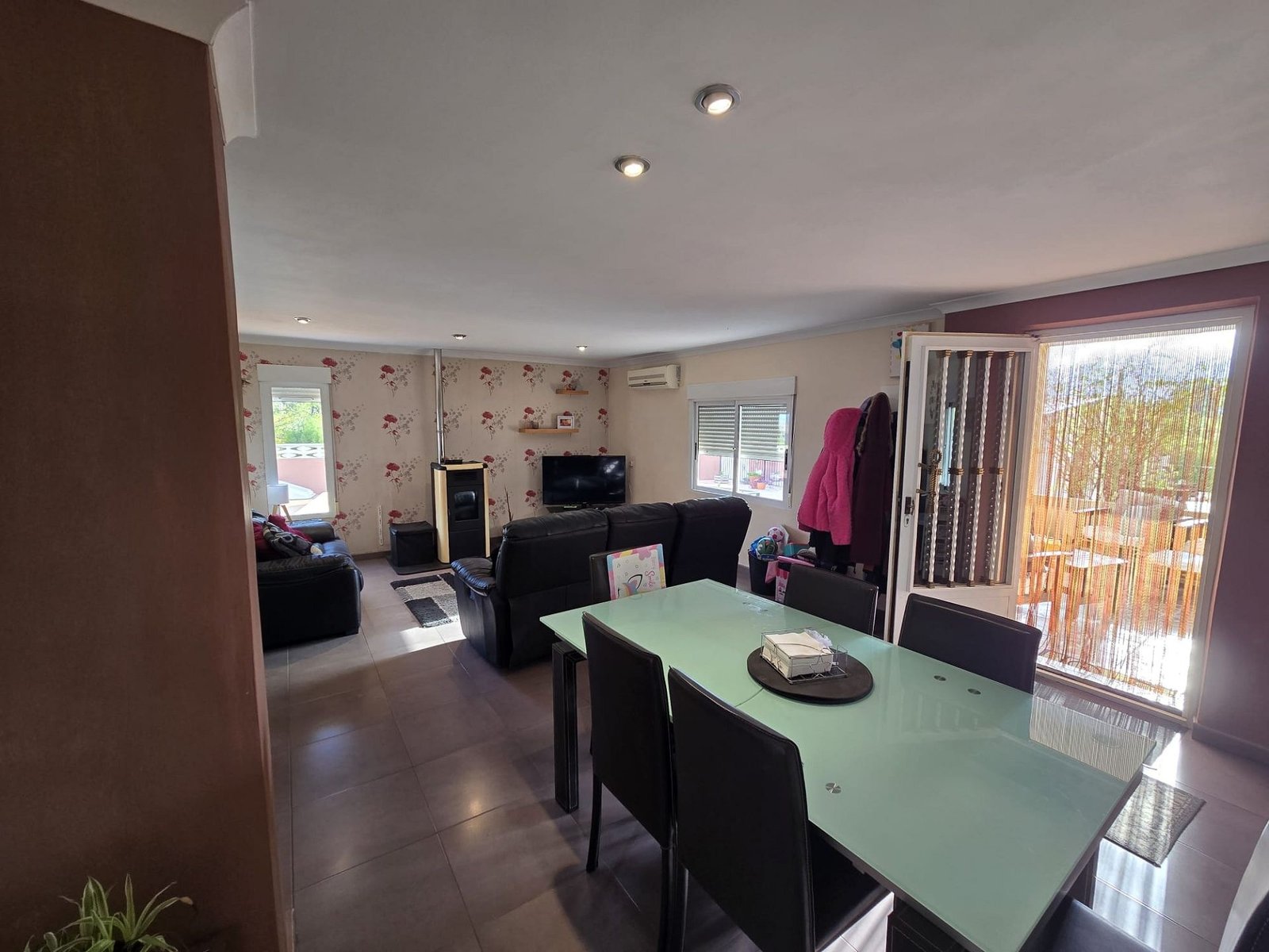 5 Bedroom 3 Bathroom Detached Villa in Sax - Caza De Casa