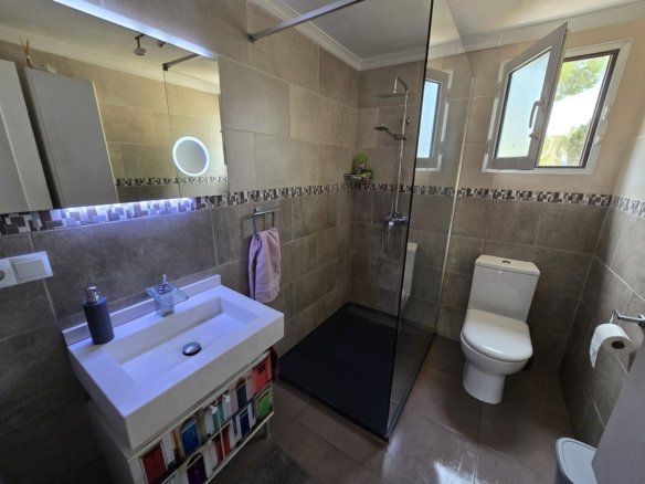 5 Bedroom 3 Bathroom Detached Villa in Sax - Caza De Casa