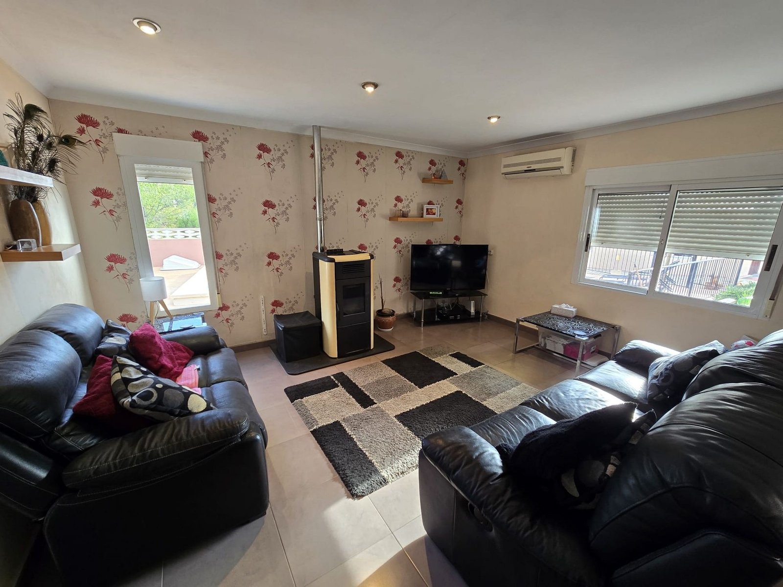 5 Bedroom 3 Bathroom Detached Villa in Sax - Caza De Casa