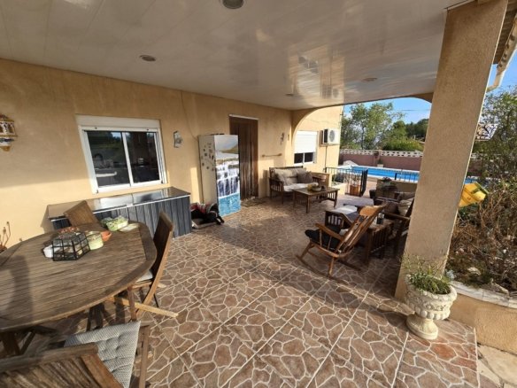 5 Bedroom 3 Bathroom Detached Villa in Sax - Caza De Casa