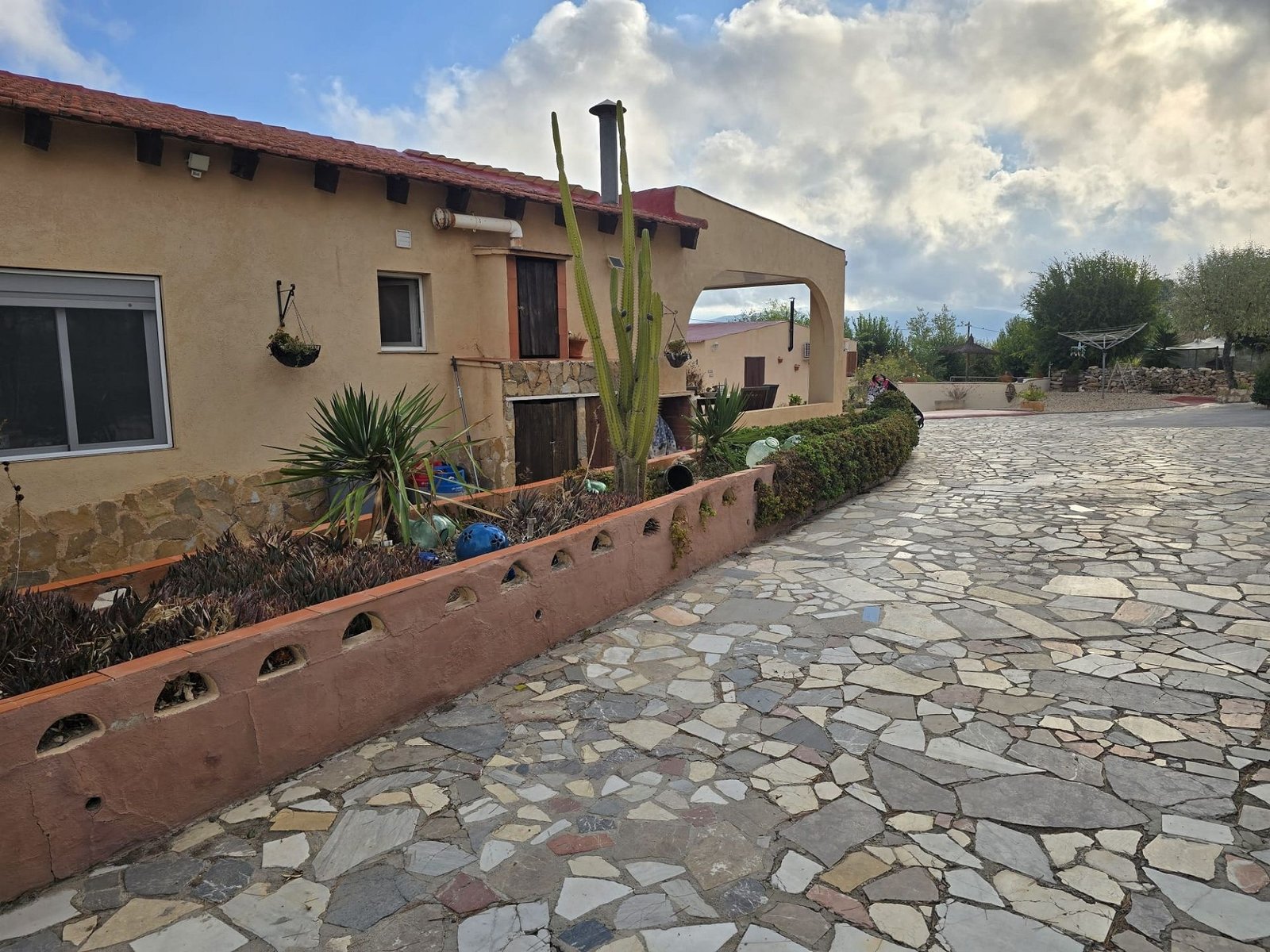 5 Bedroom 3 Bathroom Detached Villa in Sax - Caza De Casa