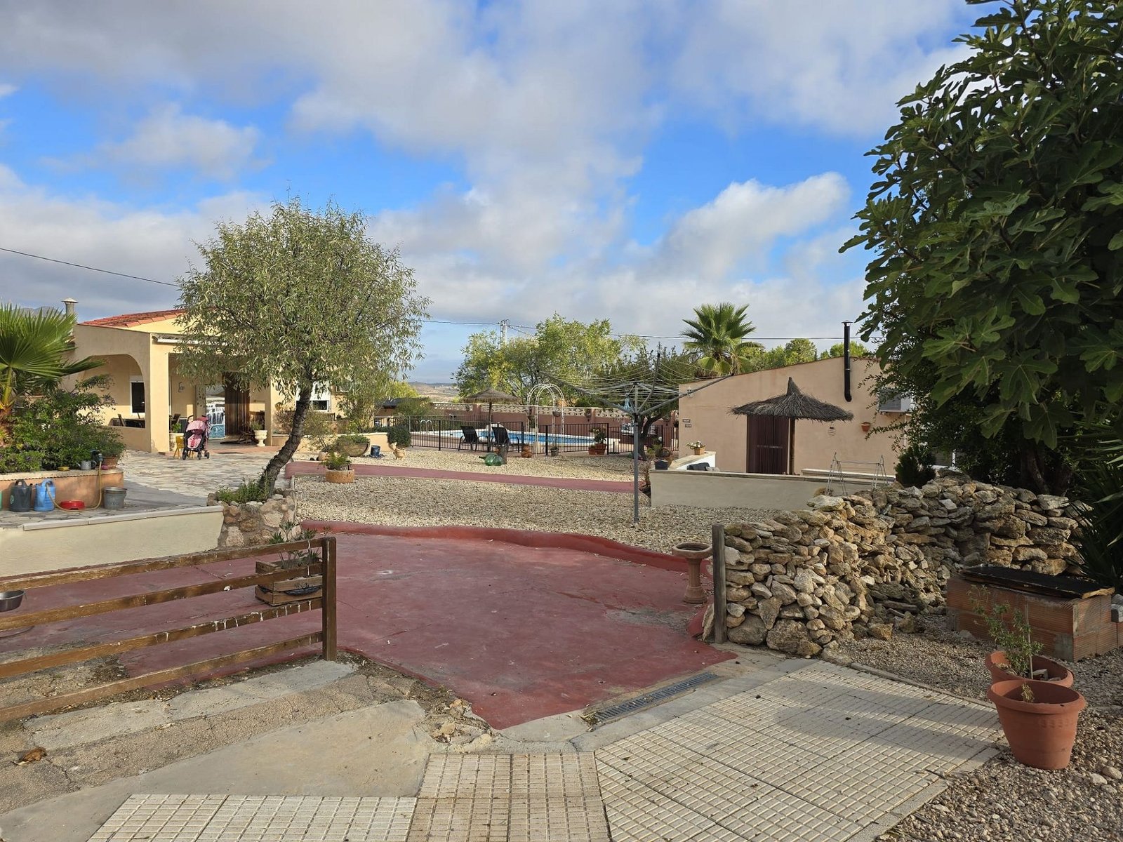 5 Bedroom 3 Bathroom Detached Villa in Sax - Caza De Casa