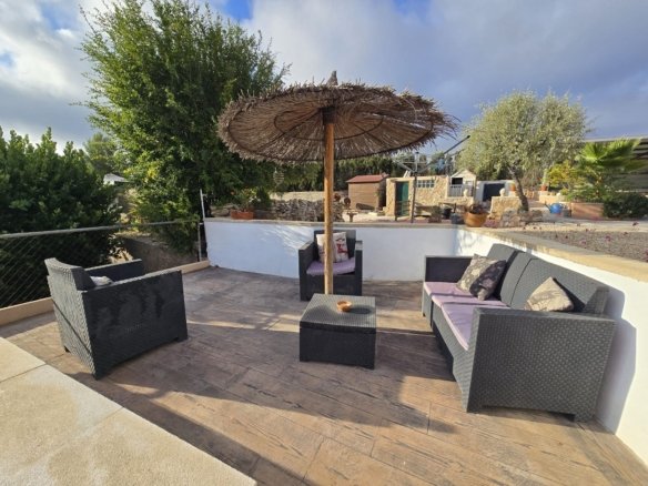 5 Bedroom 3 Bathroom Detached Villa in Sax - Caza De Casa