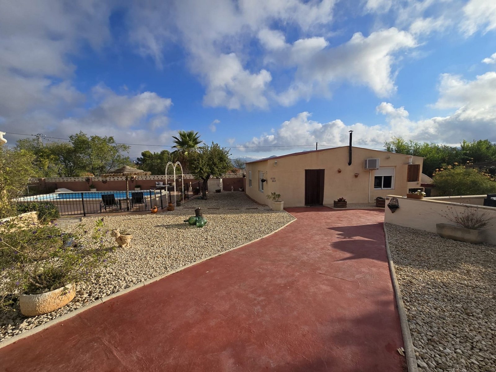 5 Bedroom 3 Bathroom Detached Villa in Sax - Caza De Casa