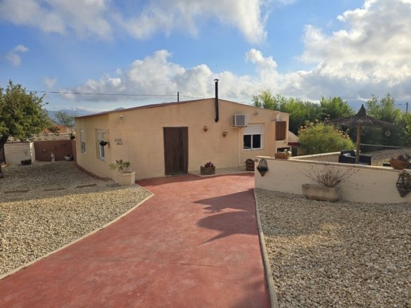 5 Bedroom 3 Bathroom Detached Villa in Sax - Caza De Casa