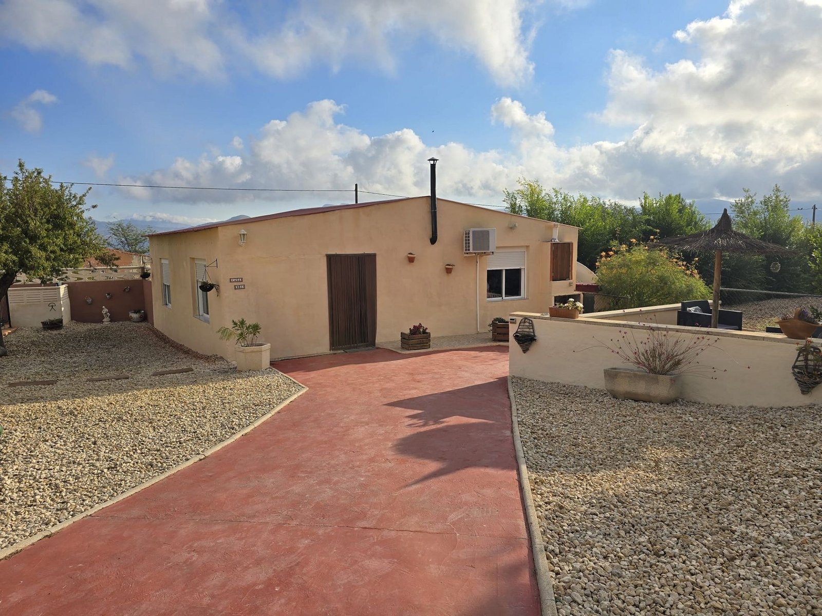 5 Bedroom 3 Bathroom Detached Villa in Sax - Caza De Casa