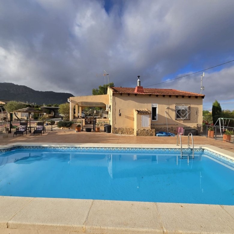 5 Bedroom 3 Bathroom Detached Villa in Sax - Caza De Casa