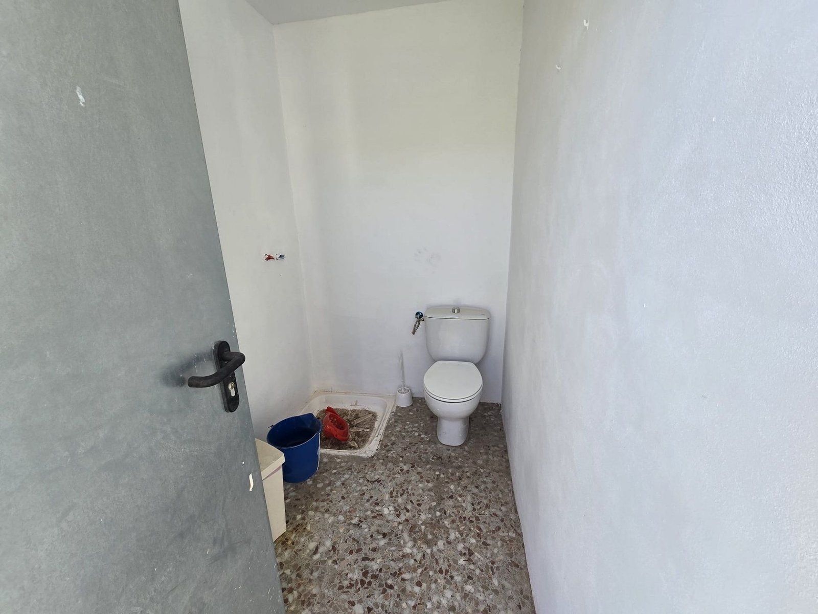 1 Bathroom Commercial in Sax - Caza De Casa