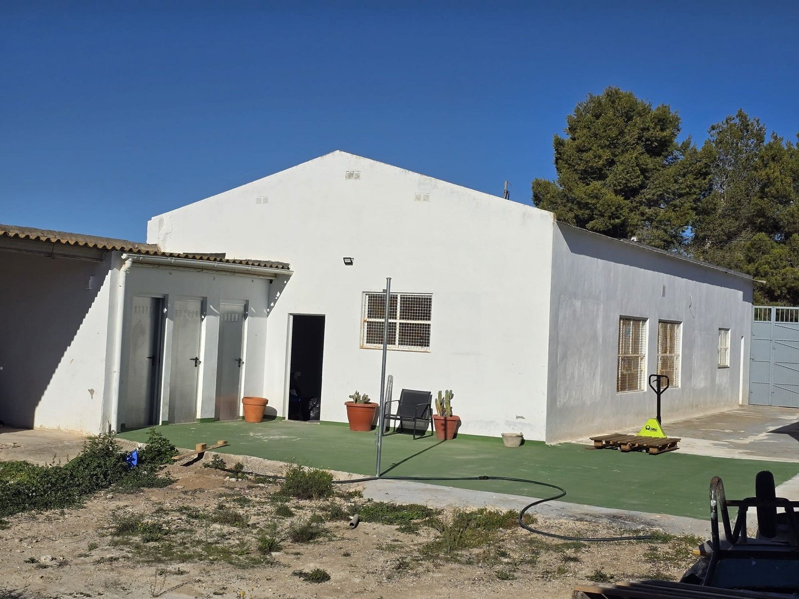 1 Bathroom Commercial in Sax - Caza De Casa