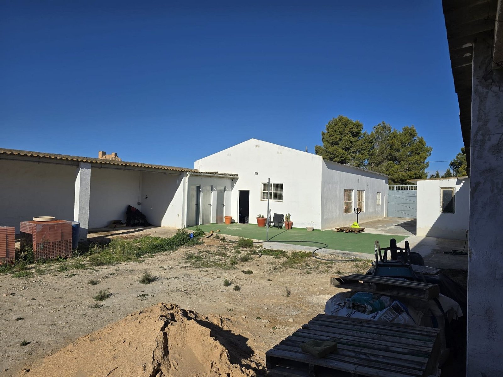 1 Bathroom Commercial in Sax - Caza De Casa