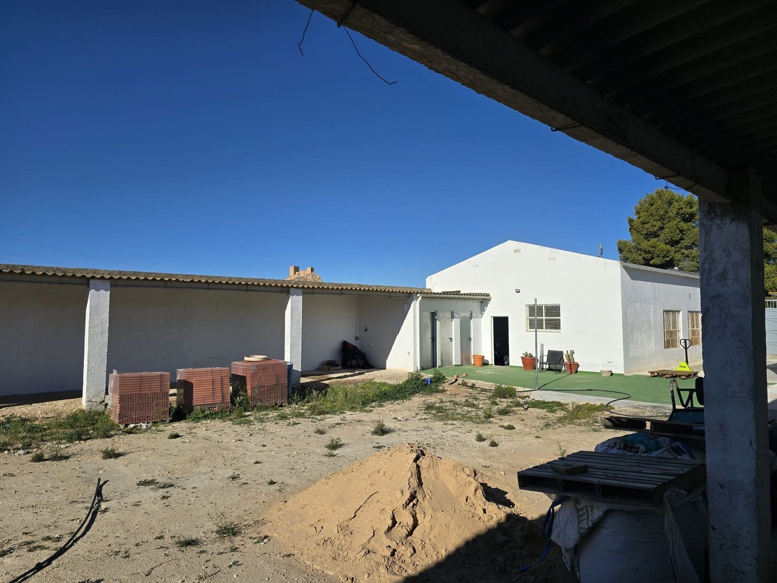 1 Bathroom Commercial in Sax - Caza De Casa