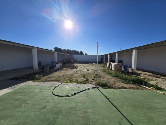 1 Bathroom Commercial in Sax - Caza De Casa