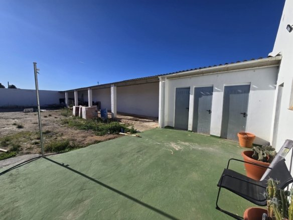 1 Bathroom Commercial in Sax - Caza De Casa