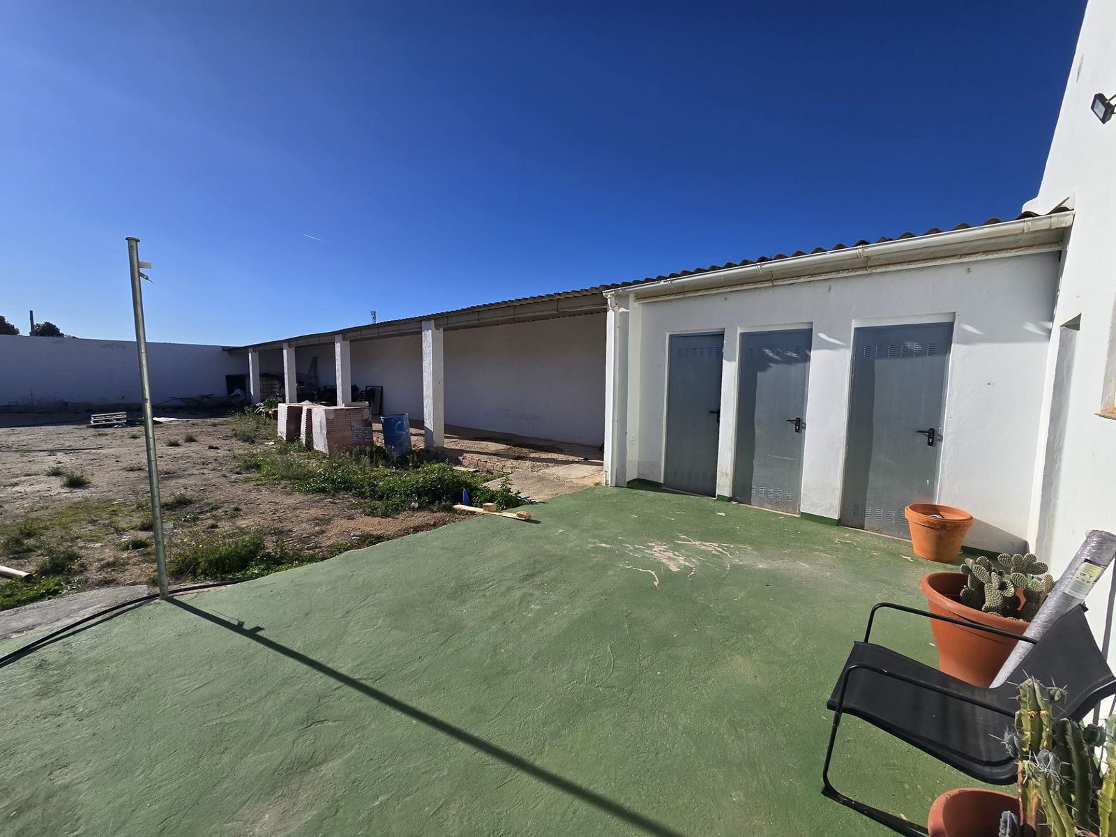 1 Bathroom Commercial in Sax - Caza De Casa