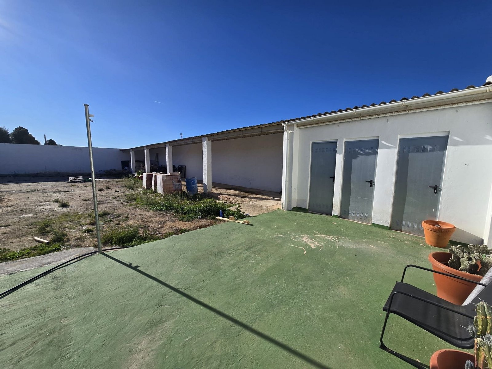 1 Bathroom Commercial in Sax - Caza De Casa