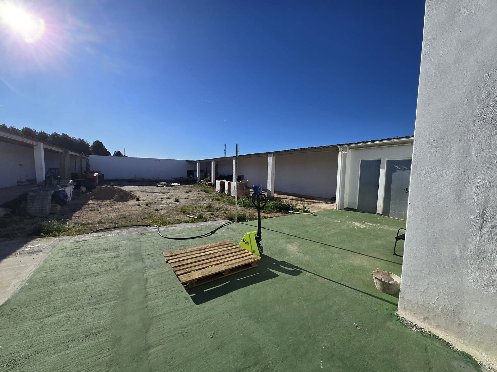 1 Bathroom Commercial in Sax - Caza De Casa