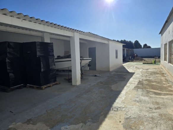 1 Bathroom Commercial in Sax - Caza De Casa