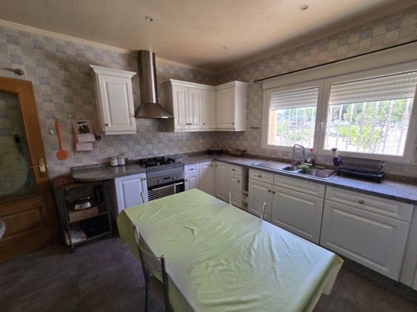 4 Bedroom 3 Bathroom Detached Villa in Sax - Caza De Casa