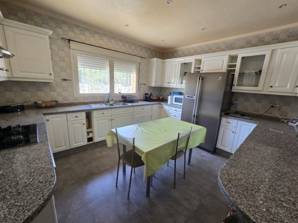 4 Bedroom 3 Bathroom Detached Villa in Sax - Caza De Casa