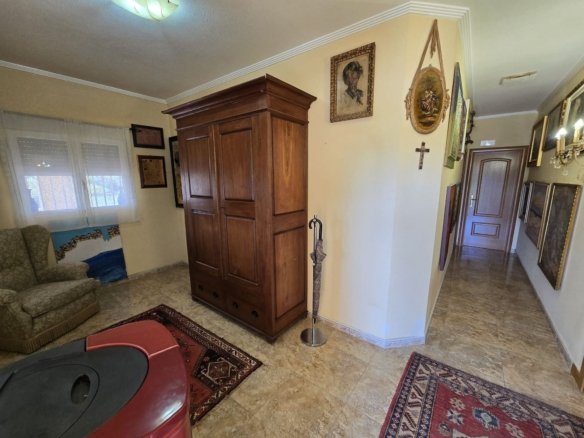 4 Bedroom 3 Bathroom Detached Villa in Sax - Caza De Casa