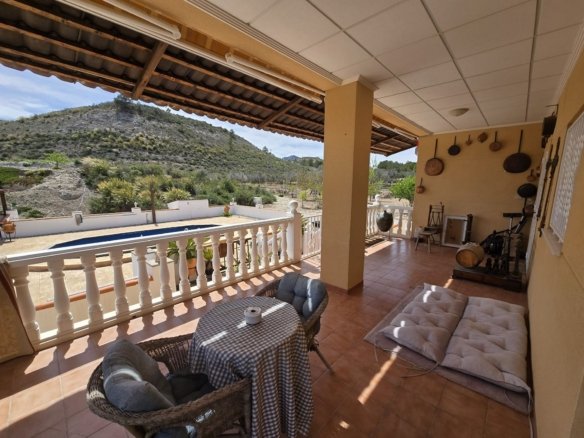 4 Bedroom 3 Bathroom Detached Villa in Sax - Caza De Casa