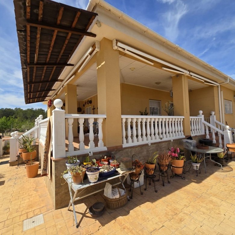 4 Bedroom 3 Bathroom Detached Villa in Sax - Caza De Casa