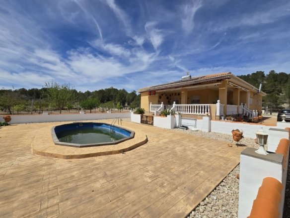 4 Bedroom 3 Bathroom Detached Villa in Sax - Caza De Casa