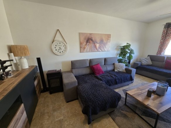 3 Bedroom 2 Bathroom Apartment in Fortuna - Caza De Casa