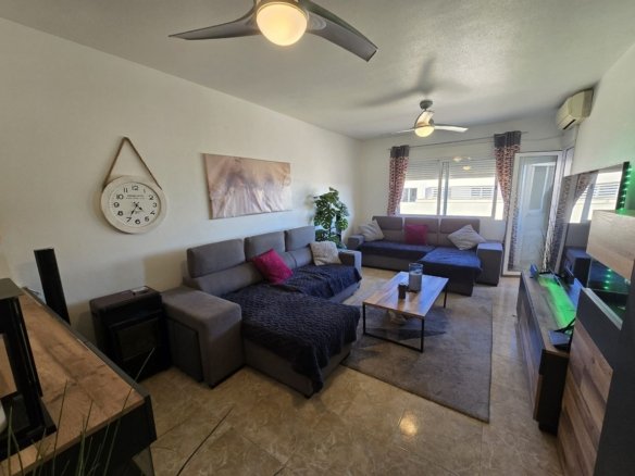 3 Bedroom 2 Bathroom Apartment in Fortuna - Caza De Casa