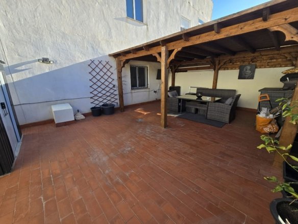 3 Bedroom 2 Bathroom Apartment in Fortuna - Caza De Casa