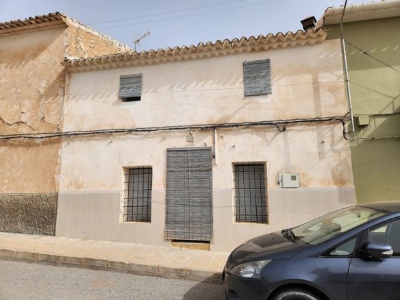 5 Bedroom 1 Bathroom Townhouse in Yecla - Caza De Casa