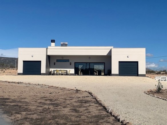 4 Bedroom 3 Bathroom Detached Villa in Pinoso - Caza De Casa