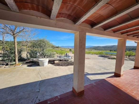 5 Bedroom 1 Bathroom Country house in Caudete - Caza De Casa