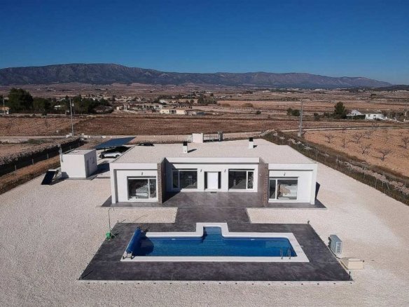 4 Bedroom 3 Bathroom Detached Villa in Pinoso - Caza De Casa