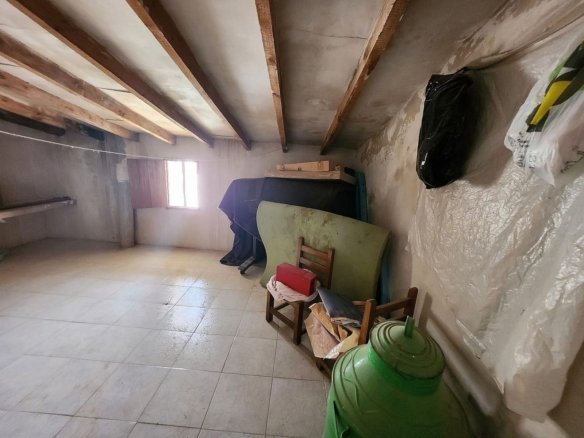 5 Bedroom 1 Bathroom Townhouse in Yecla - Caza De Casa