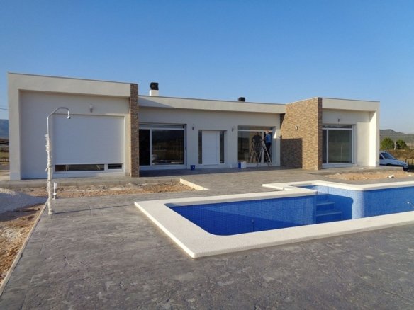 4 Bedroom 3 Bathroom Detached Villa in Pinoso - Caza De Casa