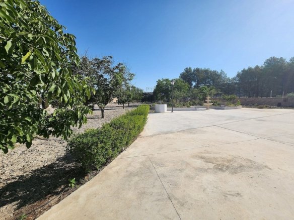 7 Bedroom 2 Bathroom Country house in Villena - Caza De Casa