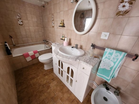 5 Bedroom 1 Bathroom Townhouse in Yecla - Caza De Casa