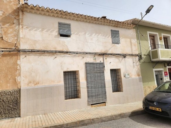 5 Bedroom 1 Bathroom Townhouse in Yecla - Caza De Casa