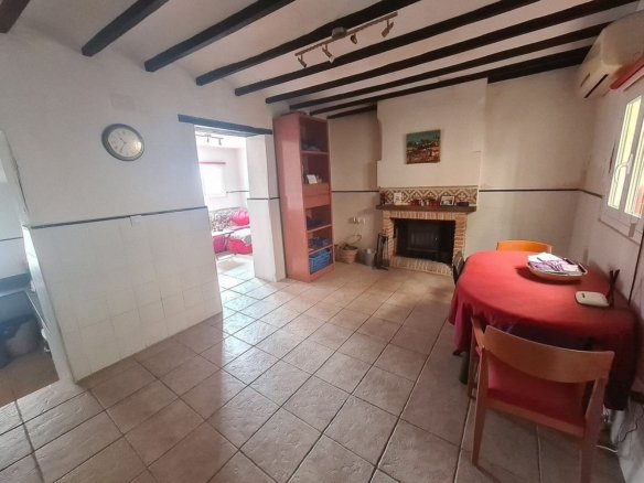 3 Bedroom 1 Bathroom Townhouse in Sax - Caza De Casa