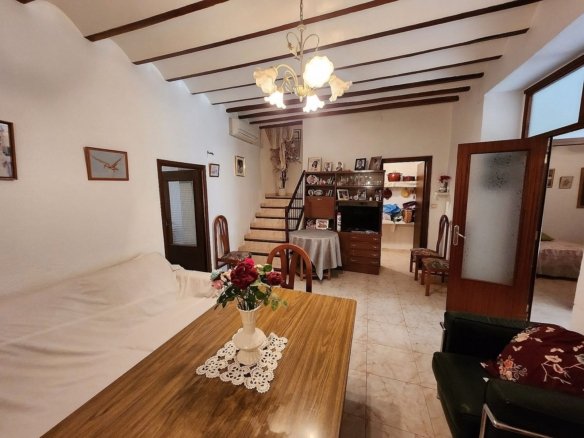 5 Bedroom 1 Bathroom Townhouse in Yecla - Caza De Casa