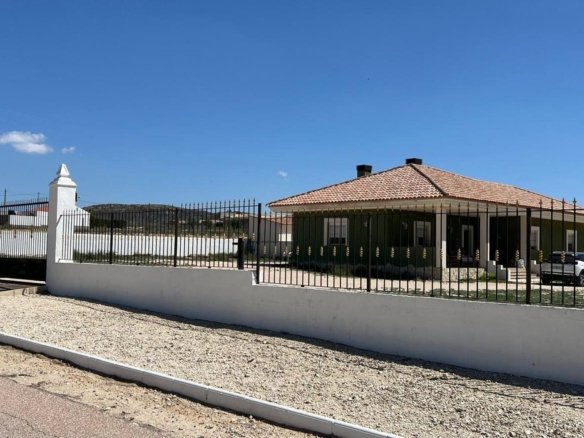 3 Bedroom 2 Bathroom Detached Villa in Torre del Rico - Caza De Casa